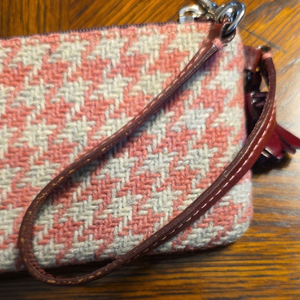 Coach Vintage Hamptons Houndstooth Wristlet - Picture 7 of 8